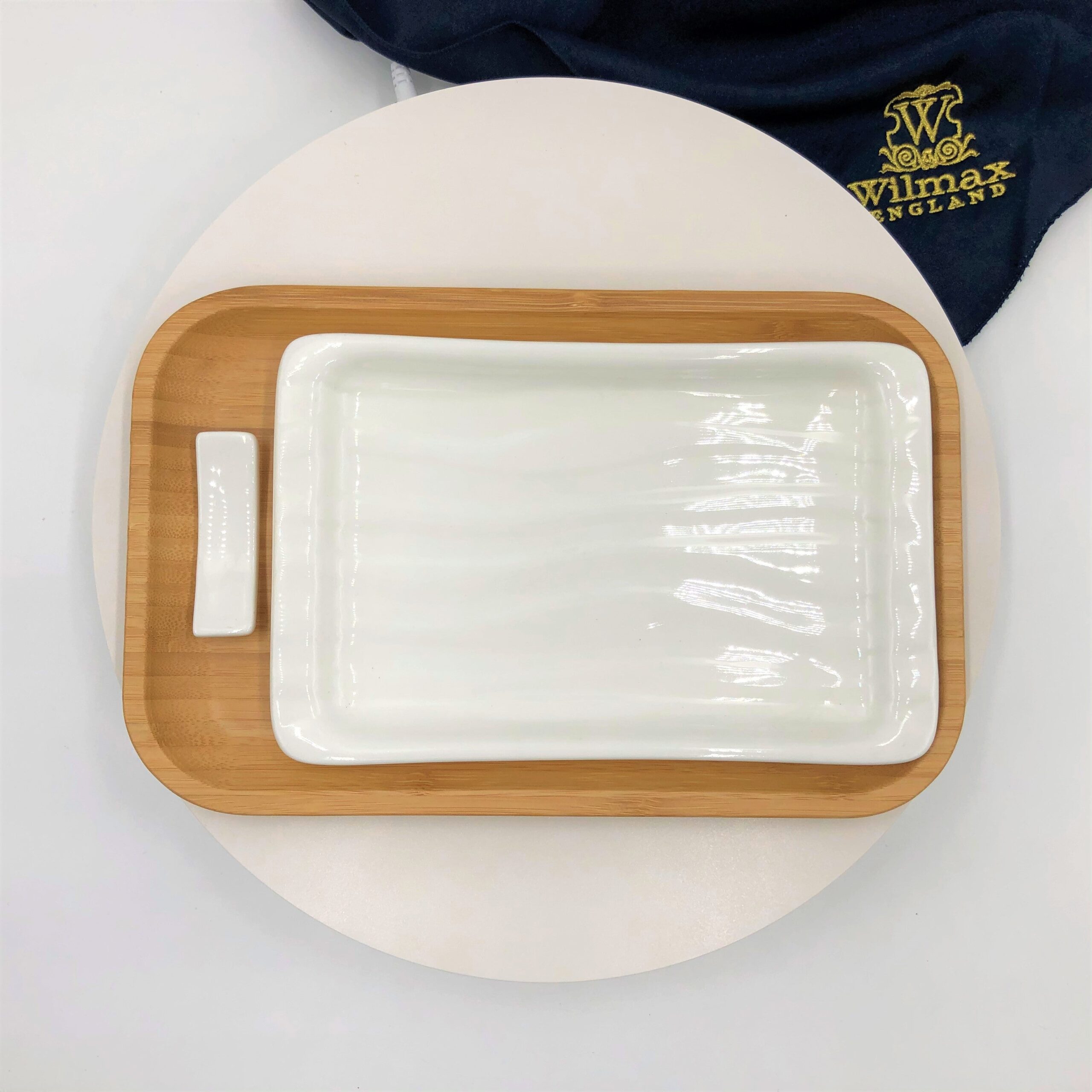 3 Piece Japanese Sushi Set For One Including Chopstick Rest And 2 Platters - Image 2