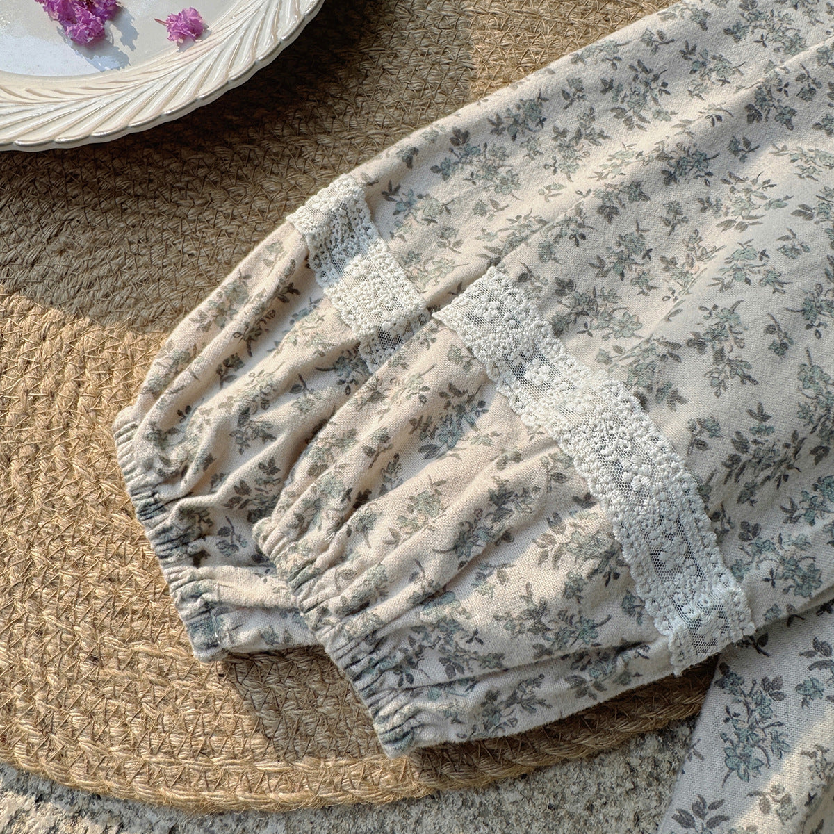 Arrival Autumn Girls Cute Flowers and Lace Embroidery Pattern Long Sleeves Crew Neck Dress - Image 3