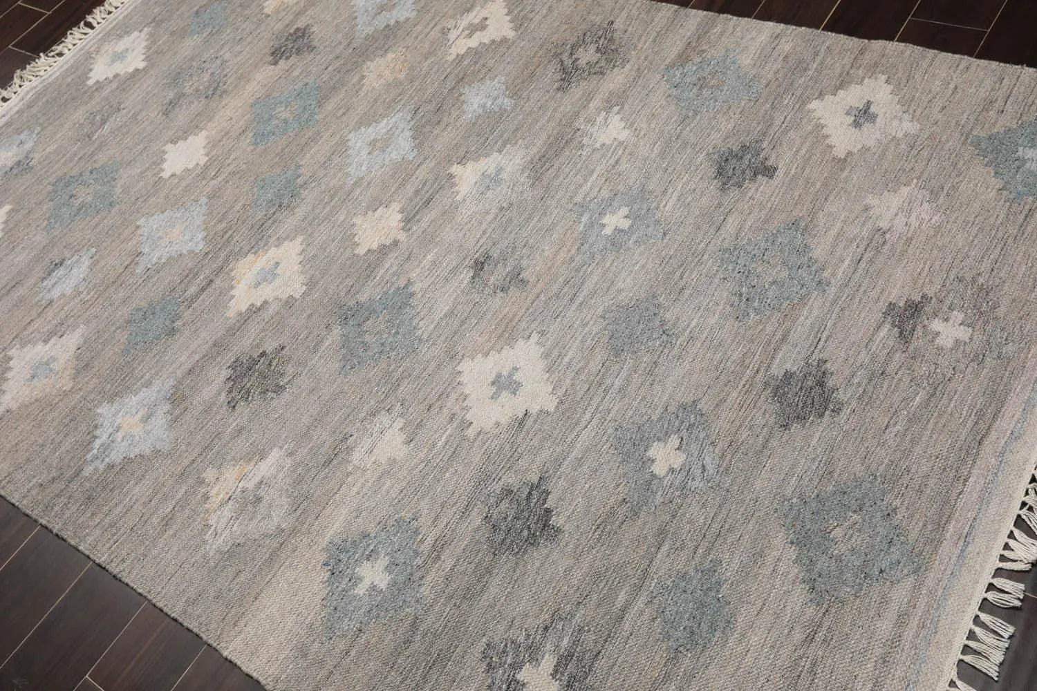 5' x 8' Indoor OutdoorHand Woven 100% Recycled PET Yarn Modern Kilim Area Rug Gray - Image 3