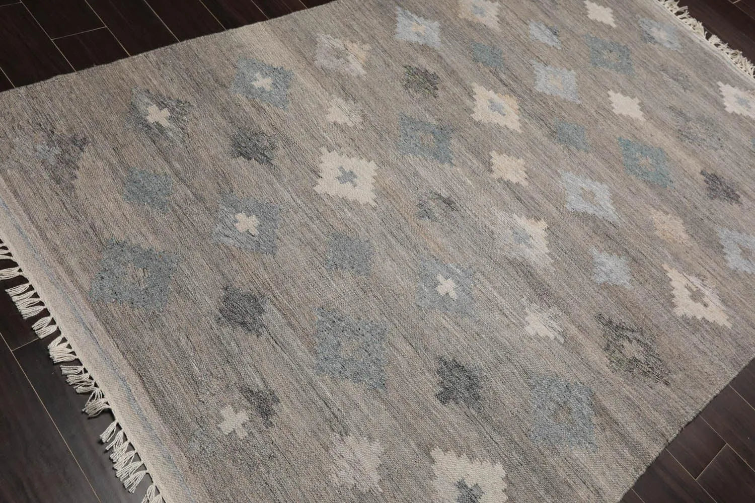 5' x 8' Indoor OutdoorHand Woven 100% Recycled PET Yarn Modern Kilim Area Rug Gray - Image 4