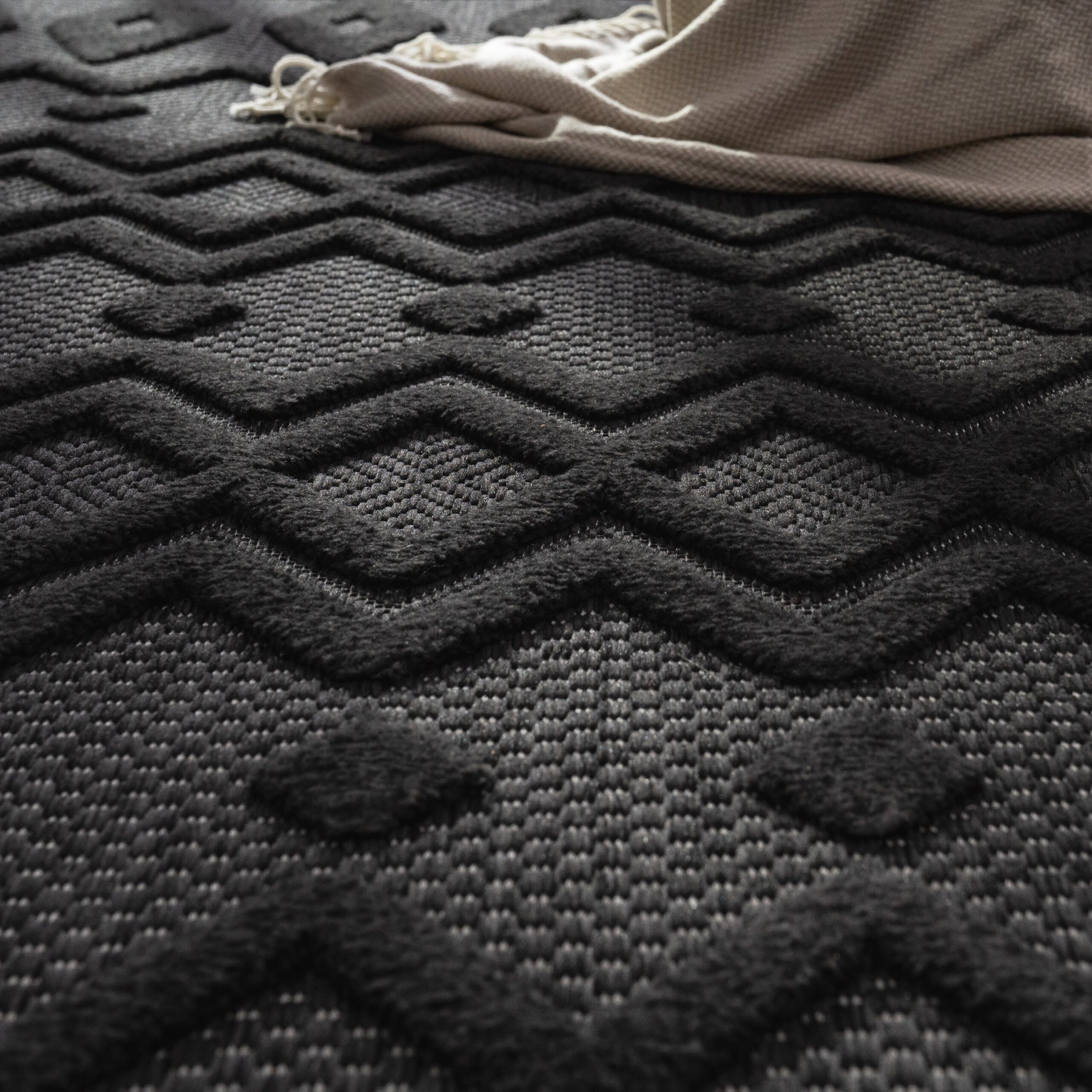 Indoor Outdoor Rug Livorno Geometric Trellis Pattern In Anthracite - Image 2